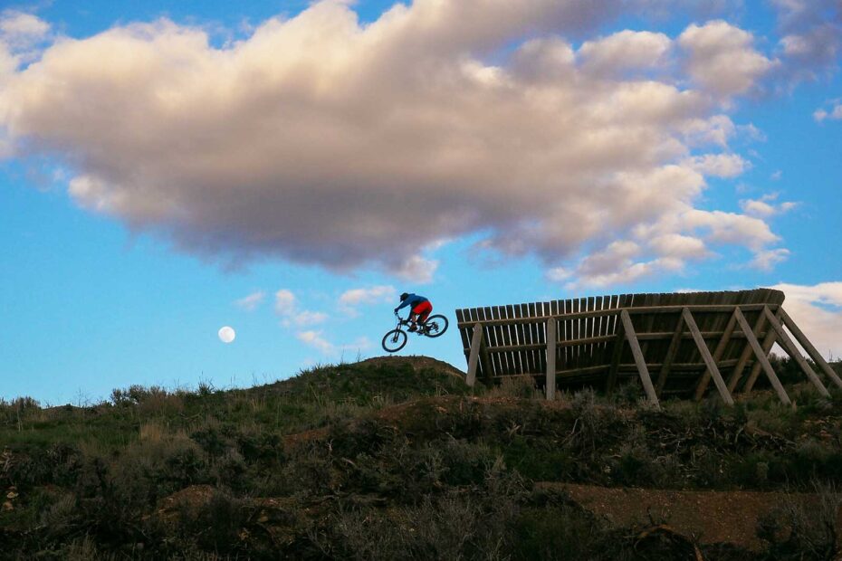 5 Incredible Hotels with Mountain Bike Trails for a Complete Adventure